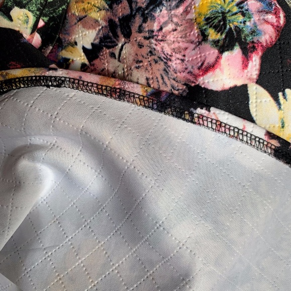 Pippa & Julie Girls black floral quilted cap sleeve dress SIZE 8 - Picture 7 of 9